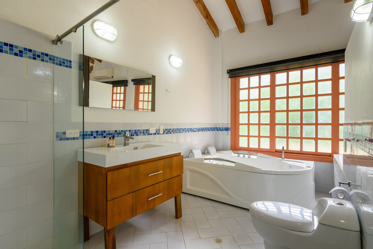 Bathroom 5, Finca Hotel Guadalupe, Sopetrán