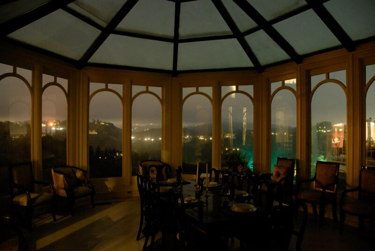 Food & Drinks, The Stradella Court Mansion, Los Angeles