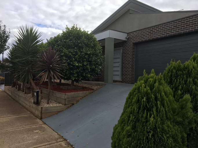 Exterior & Views, Sleek Stylish Modern Close to Airport, Melton - East