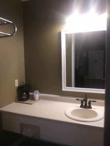 Bathroom 4, Whispering Creek Lodging & RV Resort, Newton