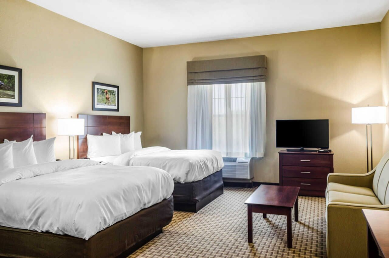 Bedroom 3, MainStay Suites Hackberry Sportsman's Lodge, Cameron