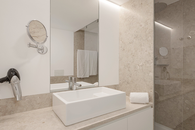 Bathroom 4, Tandem Palacio Alfama Suites, Lisbon