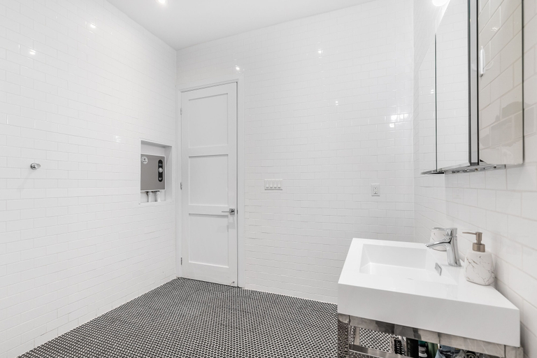 Bathroom 4, GLOBALSTAY. Dundurn Lofts. Free parking. Gym, Hamilton