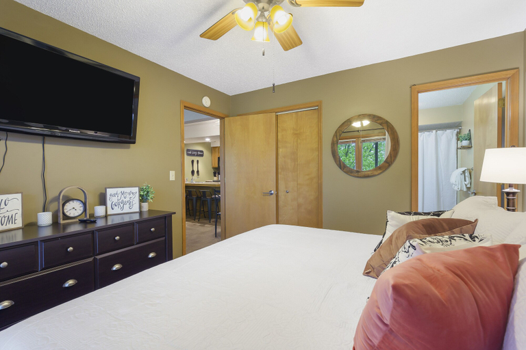 Bedroom 3, The Circle Retreat Duo, Stone