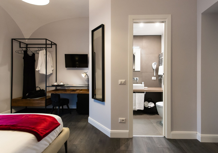 Bedroom 4, Lungotevere Ripa, Roma