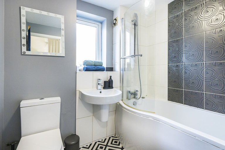 Bathroom, Inglewood Hub London, London