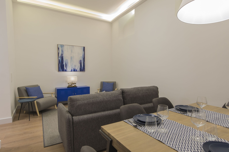 Others 4, High Ceiling Duplex Apt Cais do Sodre, Lisbon