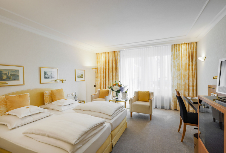 Bedroom 5, Hotel Bayerischer Hof, Lindau (Bodensee)