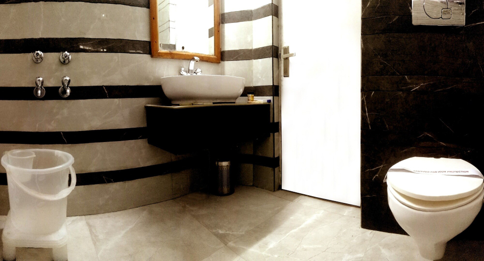 Bathroom 3, Hotel Vatika, Kangra