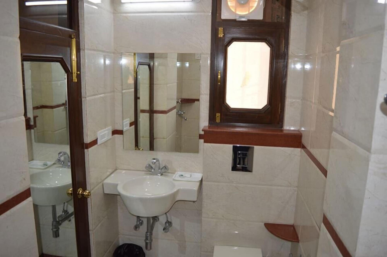 Bathroom 3, Hotel Sukh Vilas Jaipur, Jaipur