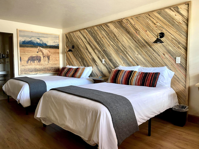 Bedroom 3, Horseshoe Bend Motel, Big Horn