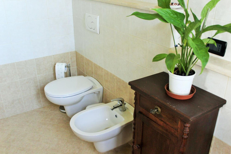 Bathroom 5, Ca' 'D Carlot, Asti
