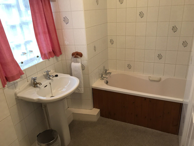 Bathroom 3, The Miners Arms, Derbyshire