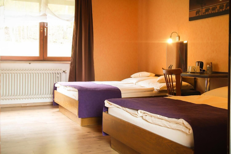 Bedroom 4, Hotel Waldlust B & B, Schwandorf