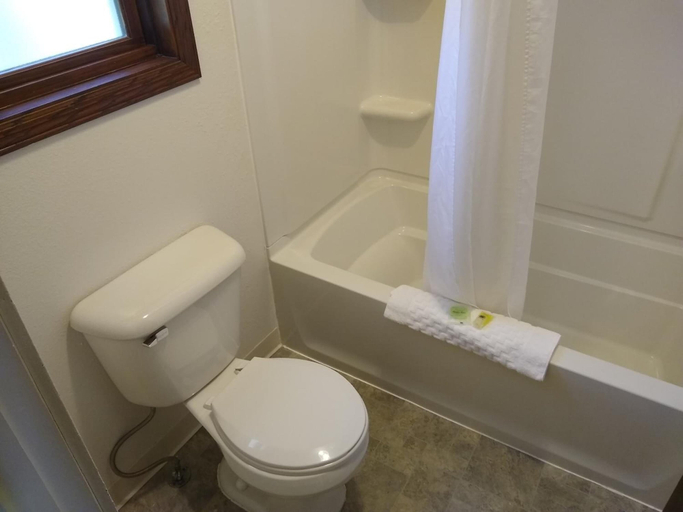 Bathroom 4, Townhouse Motel, Niobrara