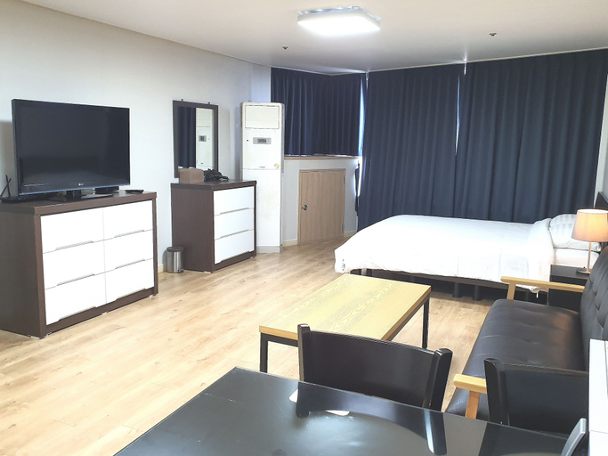 Bedroom 4, Binch House, Goyang