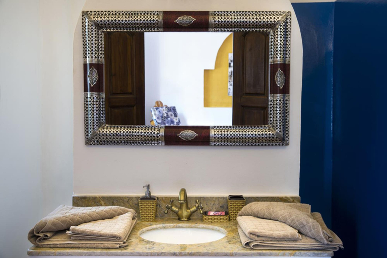 Bathroom 3, Les Trois Merveilles, Essaouira