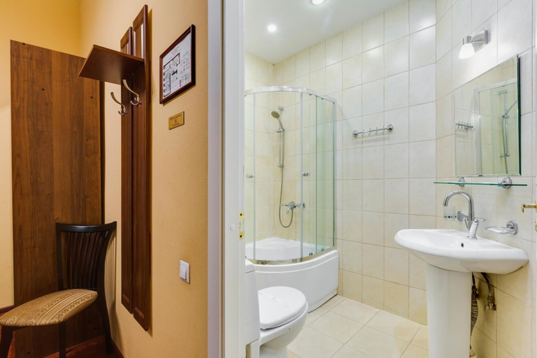 Bathroom 3, Solo Prima, Sankt-Peterburg gorsovet