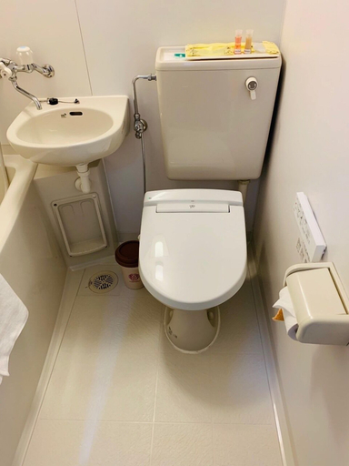 Bathroom, Shin Ye Htut Hotel, Yangon