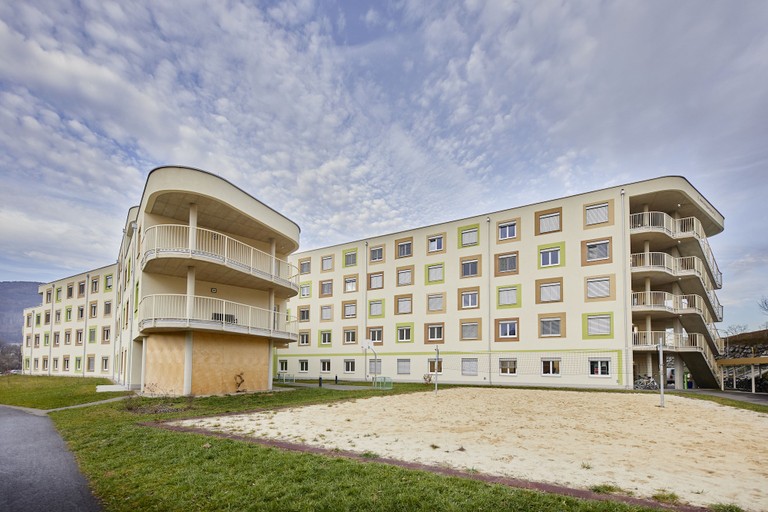Exterior & Views