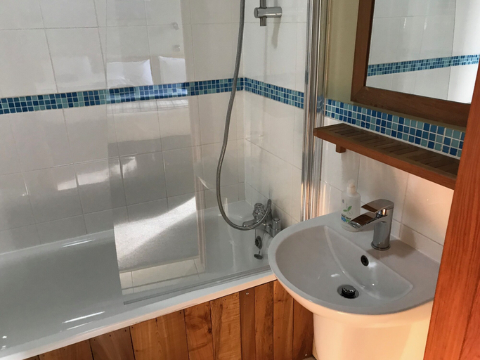 Bathroom 3, St Columba Hotel, Argyll and Bute