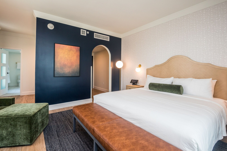 Bedroom 3, Hotel Versailles, Darke