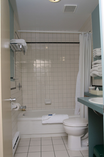 Bathroom, Fern Resort, Simcoe