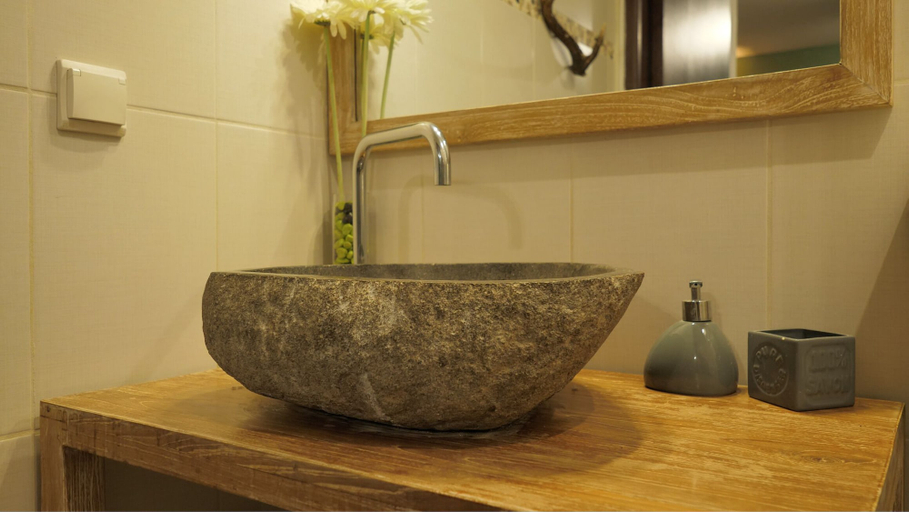 Bathroom 5, Le Gite du Koniambo, Voh