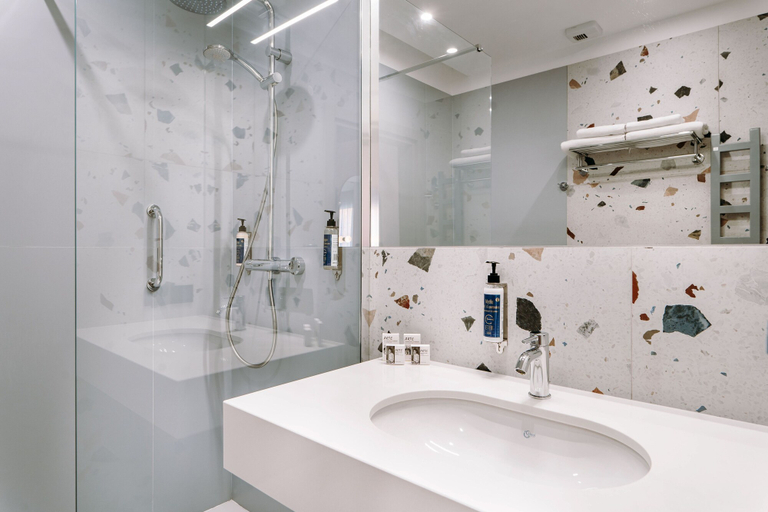 Bathroom 4, Hotel ETER, Toruń City