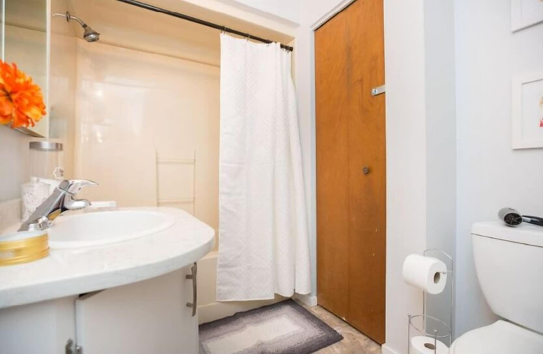 Bathroom, Osborne Village, Division No. 11