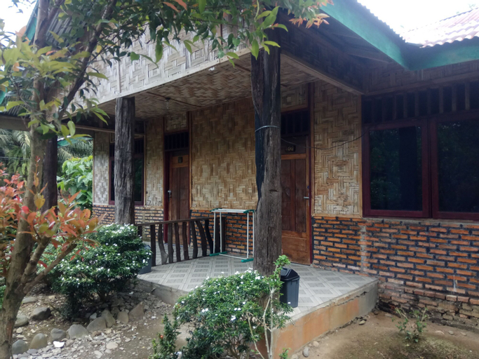 Exterior & Views 23