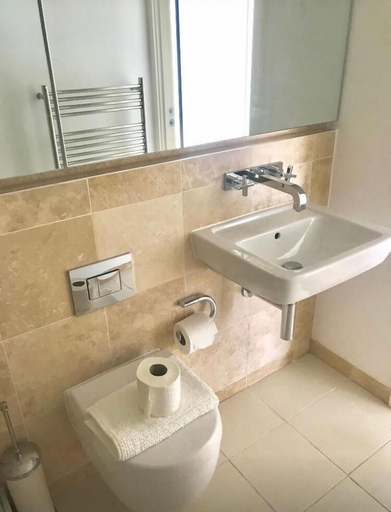 Bathroom 3, Rush Nite Nite 2 Bedroom 10, Birmingham