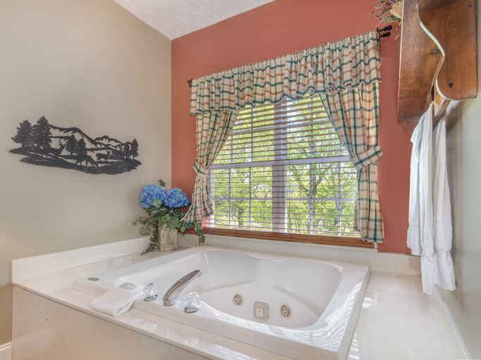Bathroom 5, Happy Time Bear 1502, Sevier