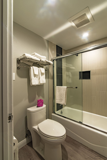 Bathroom 3, The SeaScape Inn, San Francisco