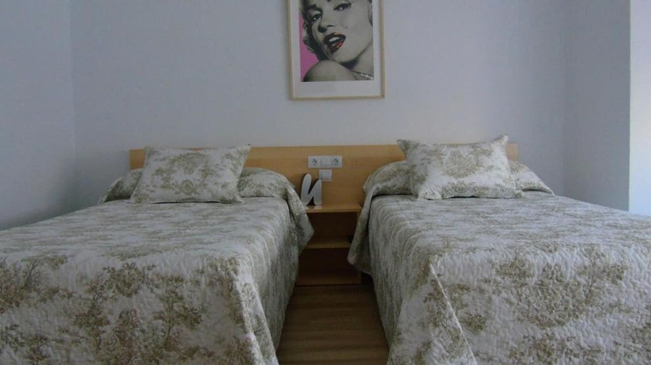 Bedroom 3, Pension Oviedo, Asturias