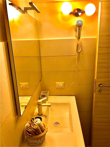 Bathroom 3, Corte San Giorgio, Lecce