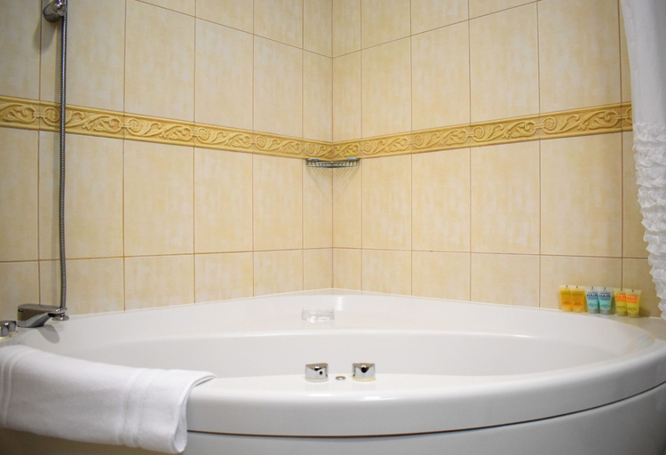Bathroom 4, Spacious 2 BR Apartment Princess Tower, Dubai
