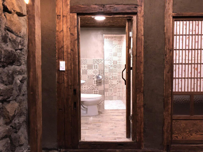 Bathroom 3, Doldam House 2, Jeju