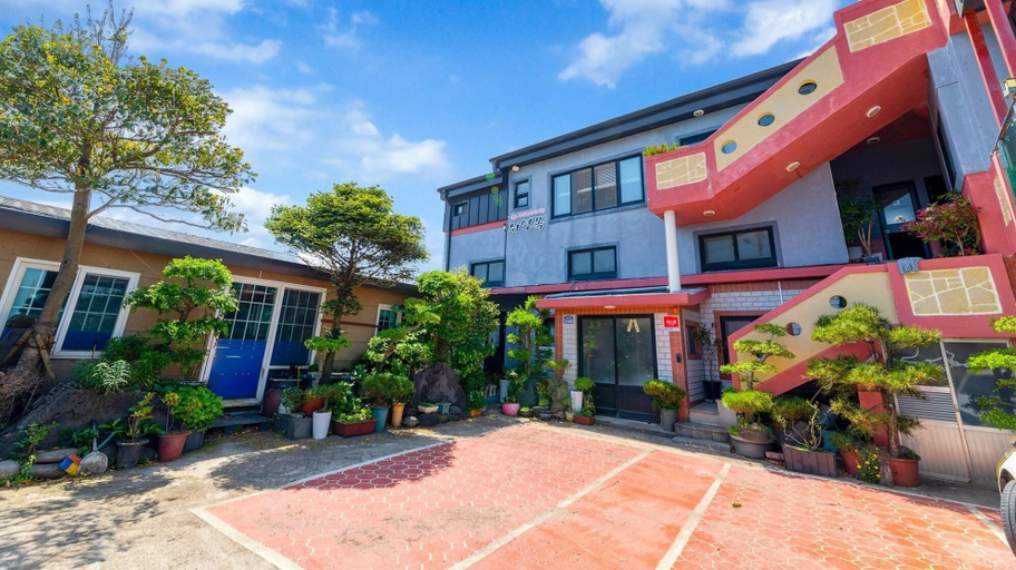 Exterior & Views 2, Jeju Sheyongmok Pension, Jeju