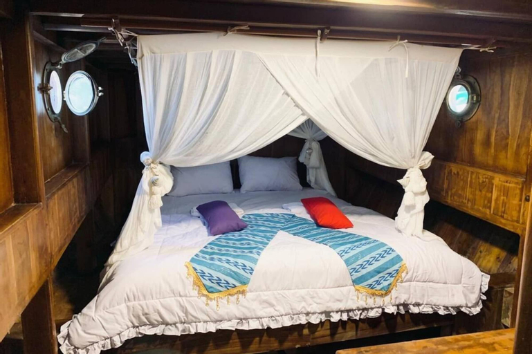 Bedroom 2, Komodo Boat Trip, West Manggarai