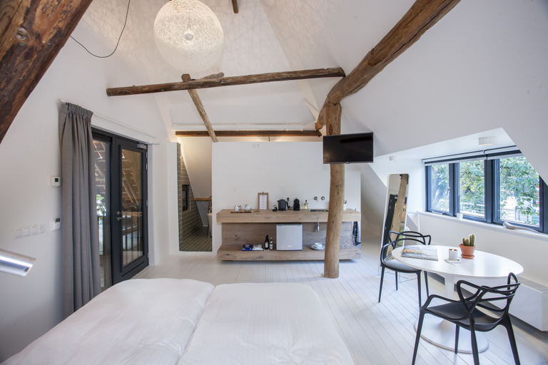 Bedroom 4, Uitgerust voor zaken, Skarsterlân
