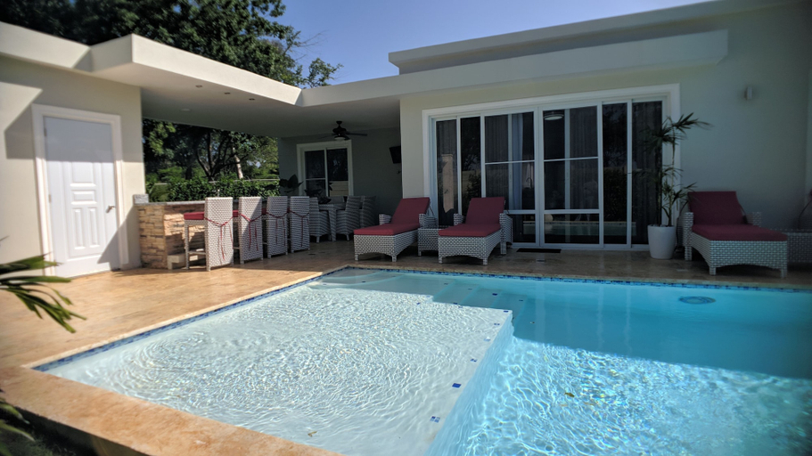 Sport & Beauty 2, Modern & Private Tropical Villa in Gated Community Minutes From the Beach, Sosua