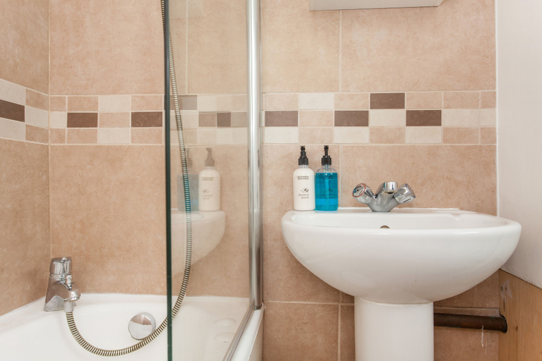 Bathroom 4, Regents Park & Euston 1 Bedroom Apartment, London