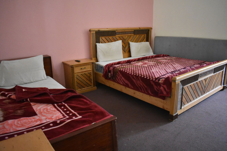Bedroom 2, Hotel Cedar Inn, Hazara