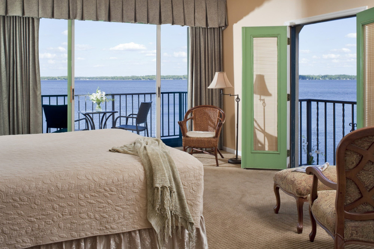 Bedroom 4, Club Continental, Clay