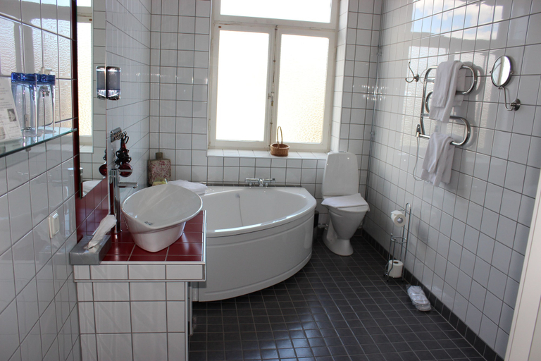 Bathroom 4, Hotel Läckö, Lidköping