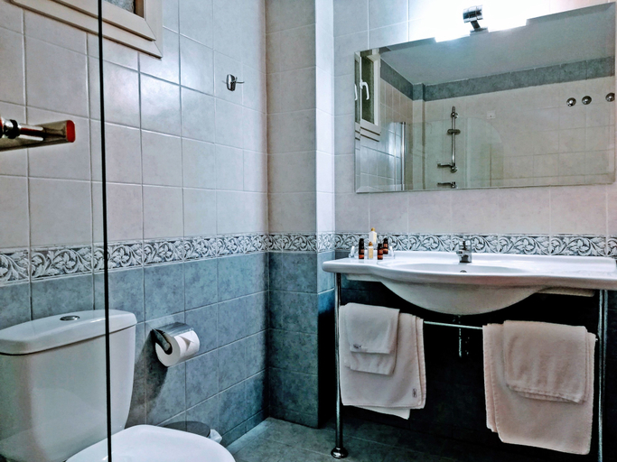Bathroom 5, Ambassador Hotel Thessaloniki, Central Macedonia