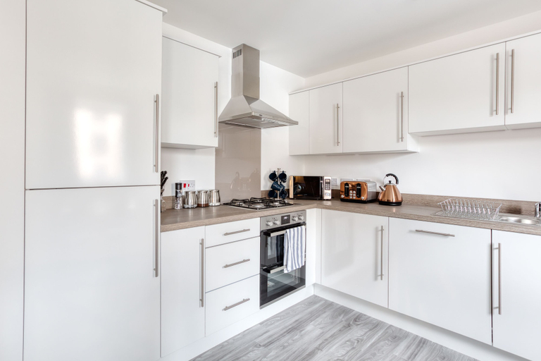 Others 4, Modern 2 Bed Apartment in Central City, Edinburgh