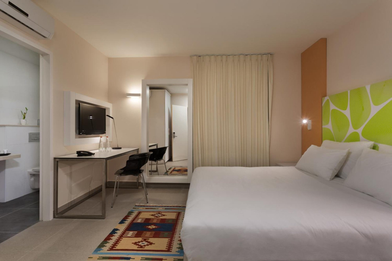 Bedroom 4, Desert Irus Hotel