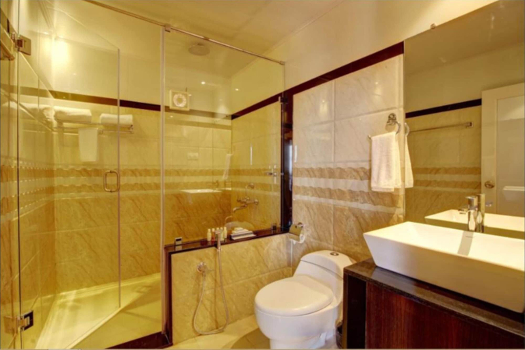 Bathroom, Contour Island Resort & Spa, Wayanad